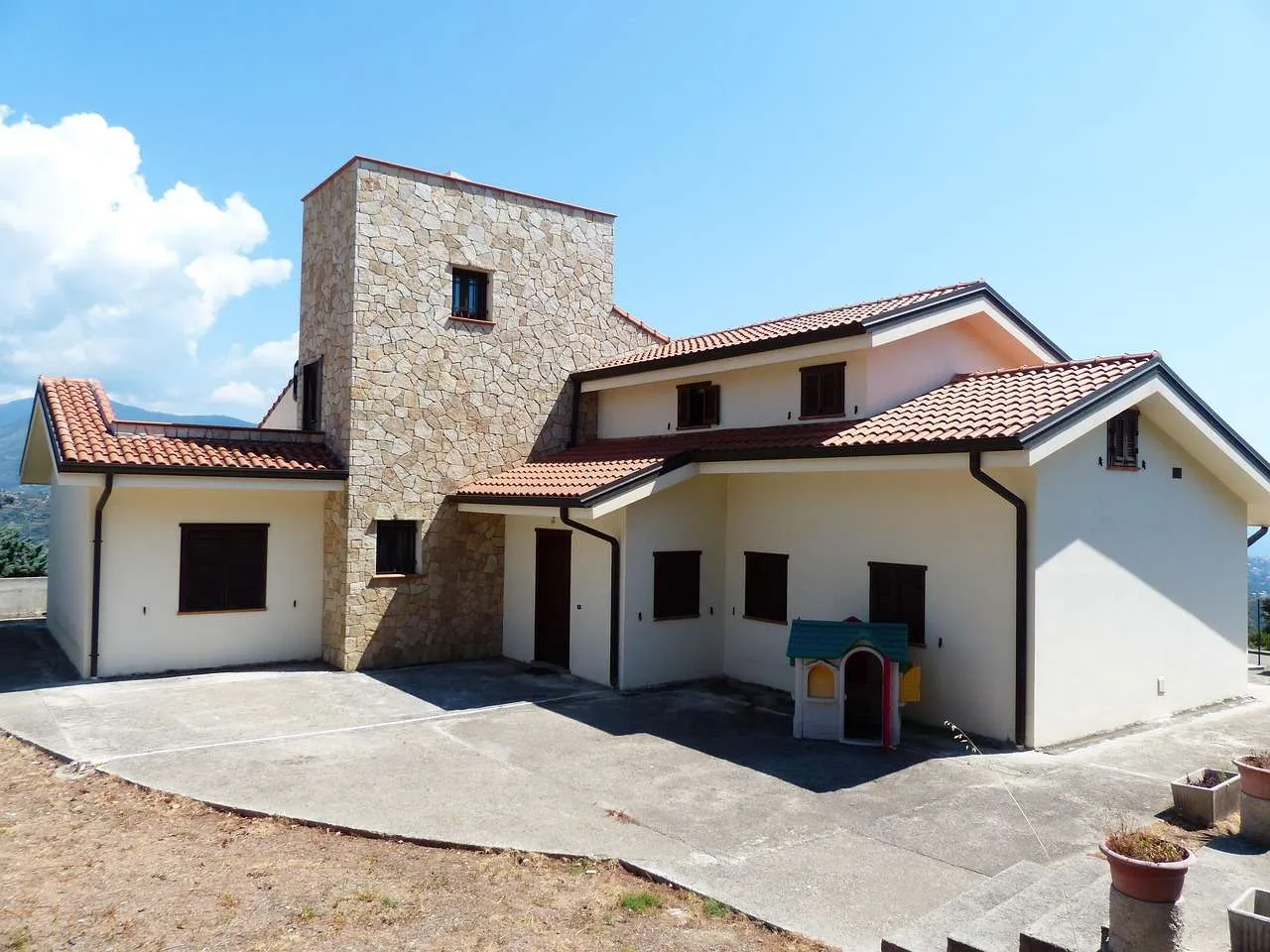 EPDM Roofing: Durable Flat Roof Membrane